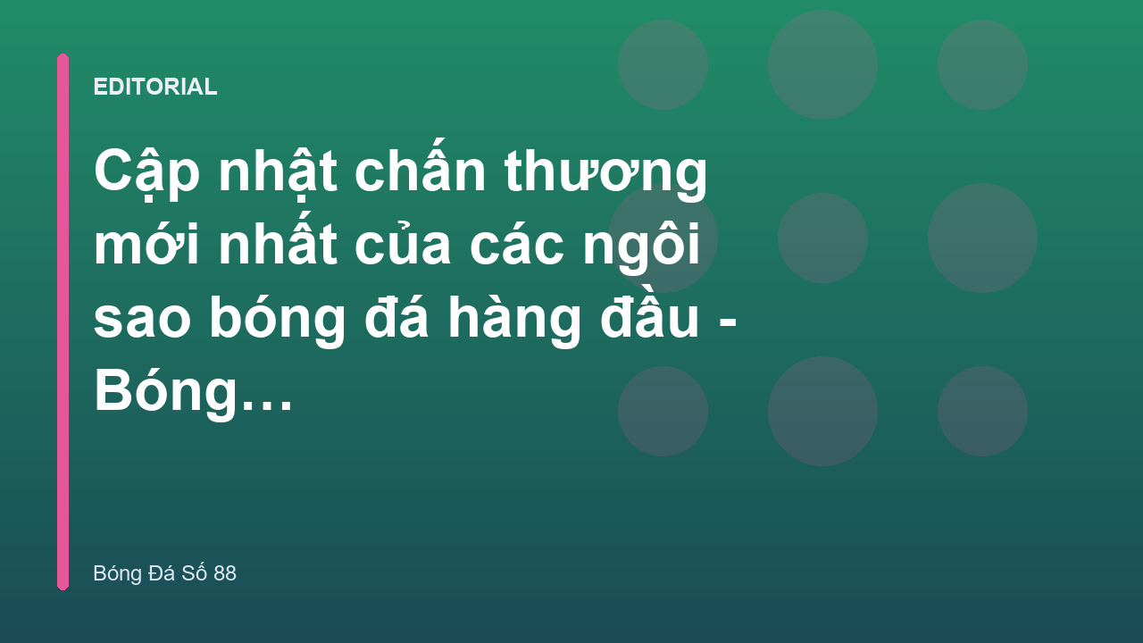 Cầu thủ bóng đá đang được chăm sóc y tế trên sân cỏ